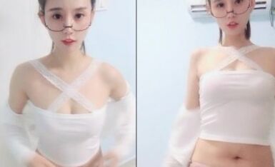 喵喵是个猫极品颜值酒窝美女，戴眼镜扎起头发，简直完美脱下内裤露肥臀