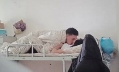 最新重磅大瓜 诸葛亮晶晶和不羡江中仙，女的跑去男生宿舍，诱人录像，有人玩游戏，激战超级猛，床都要散架了！