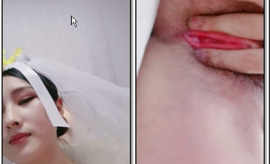 哺乳期极品少妇，婚纱头饰装扮，两个大奶晃动，小逼也是超粉，跪着翘起蜜桃美臀，极度诱惑.