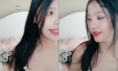 长相甜美02年大奶妹太极品了 灵动眼神坚挺饱满黑丝G杯爆乳晃悠悠