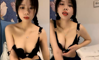 麻花辫00后入牙套小妹！一脸呆萌卡哇伊！杂乱逼毛超嫩小穴，疯狂揉搓翘起屁股，掰开嫩 穴给你看