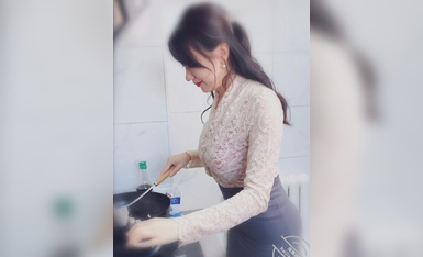 【海角乱伦 大神】家有美妈 妈妈的穴永远是最温暖的 插了好半天才在妈妈的引导下进入 羞耻后入特别爽 射在了臀上