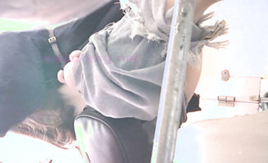 快餐店女廁定點全景偸拍一位接一位的漂亮小姐姐和美少婦方便~能看B又能看臉極品白虎一線天真的太頂了 (6)