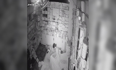 2023最新流出黑客 破解家庭攝像頭偷拍啪啪合集 小哥站著無套搞媳婦逼逼精液流了一地 (13)