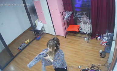 2023最新流出黑客 破解家庭攝像頭偷拍啪啪合集 小哥站著無套搞媳婦逼逼精液流了一地 (19)