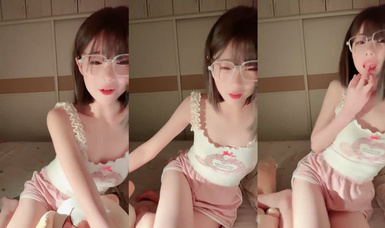 2024年最頂尖新人，小蘿莉美女~【小思思要吃糖】，質量一等，乖巧可愛，極品紅櫻桃好美 (8)