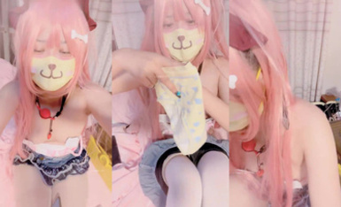 武漢18歲【少蘿沒人愛】騷舞拳交~刮毛囚籠~多道具自慰！ (11)