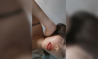 大二医学院校花 清纯大眼萌妹子 露脸闺房自慰 粉嫩的鲍鱼里淫液喷涌 00后新鲜胴体任你欣赏