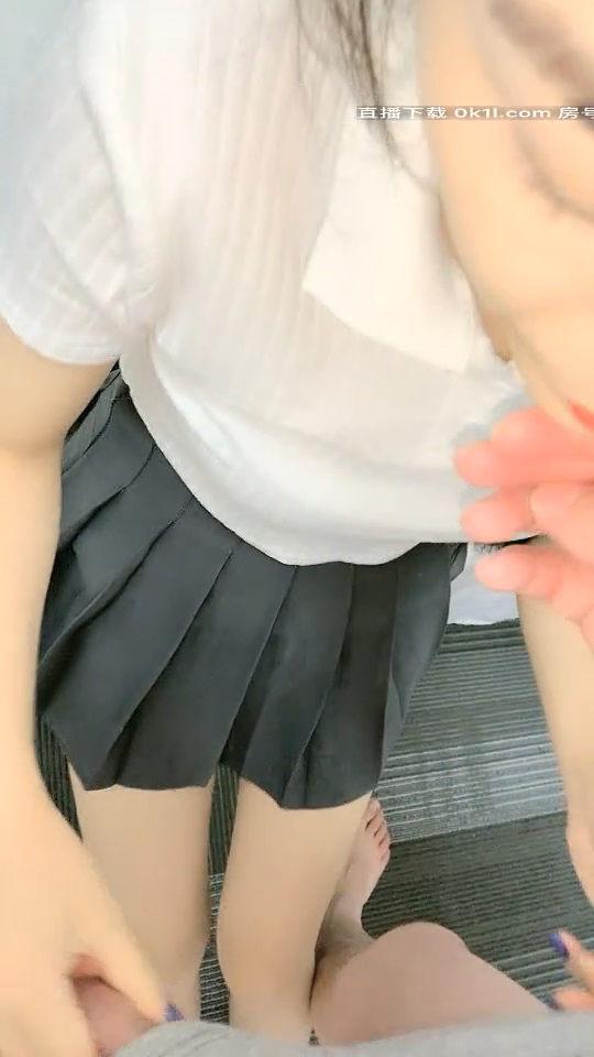 帝都13W粉丝人气美女主播，【Avove】每日制服换不停，酒店开房啪啪，淫声浪语不绝于耳，高清源码录制