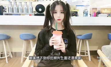 露臉好評，難得一見的極品雙馬尾妹妹