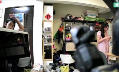 2024-04-30_臺北家庭監控_[內褲微露點]_起床穿衣服_姐姐上空露背