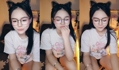 你的鄰家妹妹~想不到這么騷~【酒窩小妹】宿舍開播自慰噴水 (2)