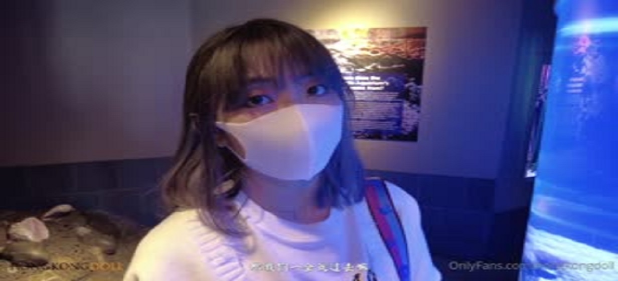 「一日女友的漂亮姐姐」中 -她是谁-00后码农沉迷漂亮姐姐