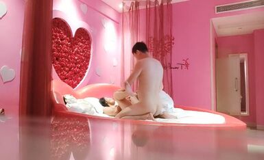 第二炮 网恋奔现 22岁小白领 特色情趣电动房 已经累瘫了 不能放过插穴干醒玩过瘾