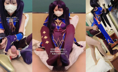 極品蘿莉美少女【軟軟兔】為滿足男友變態需求COS原神莫娜 穿過膝紫絲 啪啪足交鞋交 對白精彩射了一鞋！