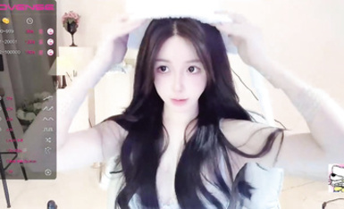 七月最新！黑絲大長腿172CM蘿莉臉超高顏女神【Deepeggs】【Hahaha_ha2】徹底放飛，在一個多小時內竟連續噴10次，這得喝多少水