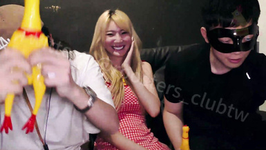 【11月新品福利】國產頂級淫啪組織【公雞俱樂部】長視頻系列，女神【吳芳宜】終於來公雞玩了，探花恩凱出戰3P