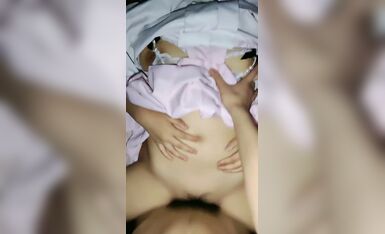 乖乖女双马尾萝莉嫩妹，萝莉装拔下内裤掰穴，毛毛挺浓密第一视角正入，特写进进出出，搞得妹子娇喘呻吟