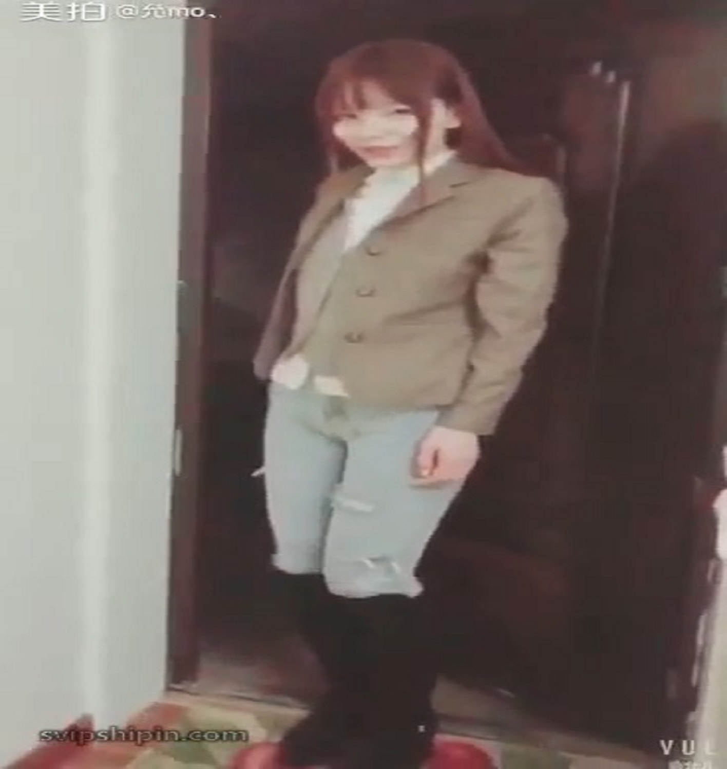 超时空长腿美少女】允儿微信大尺度跑车福利合集 (1)