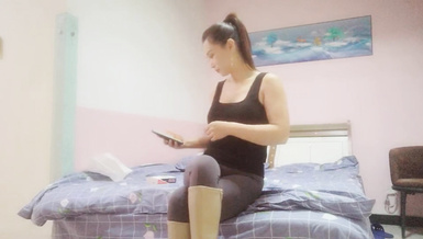 170CM高馬尾高冷美艷御姐，美乳翹臀緊身褲，扒掉褲子摸穴，張開雙腿猛操，騎乘呻吟一臉享受170CM高馬尾高冷美艷御姐，美乳翹臀緊身褲，扒掉褲子摸穴，張開雙腿猛操，騎乘呻吟一臉享受