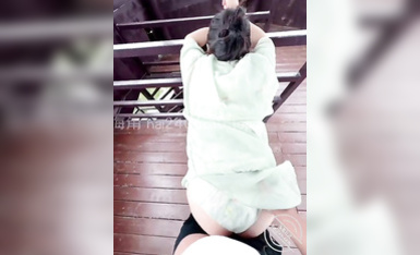 【12月新品】原創海角大神【妹妹的第一次給了我】穿著旗袍的妹妹對著我不斷的噴奶