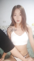 19歲極品小母狗，身材超棒，被猥瑣男調教蹂躪，各種道具齊上陣，高潮嬌喘不斷 (33)