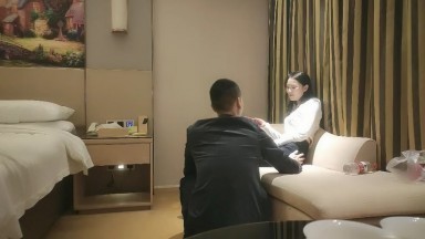 野马寻欢170CM极品长腿外围小姐姐，坐在身上各种摸